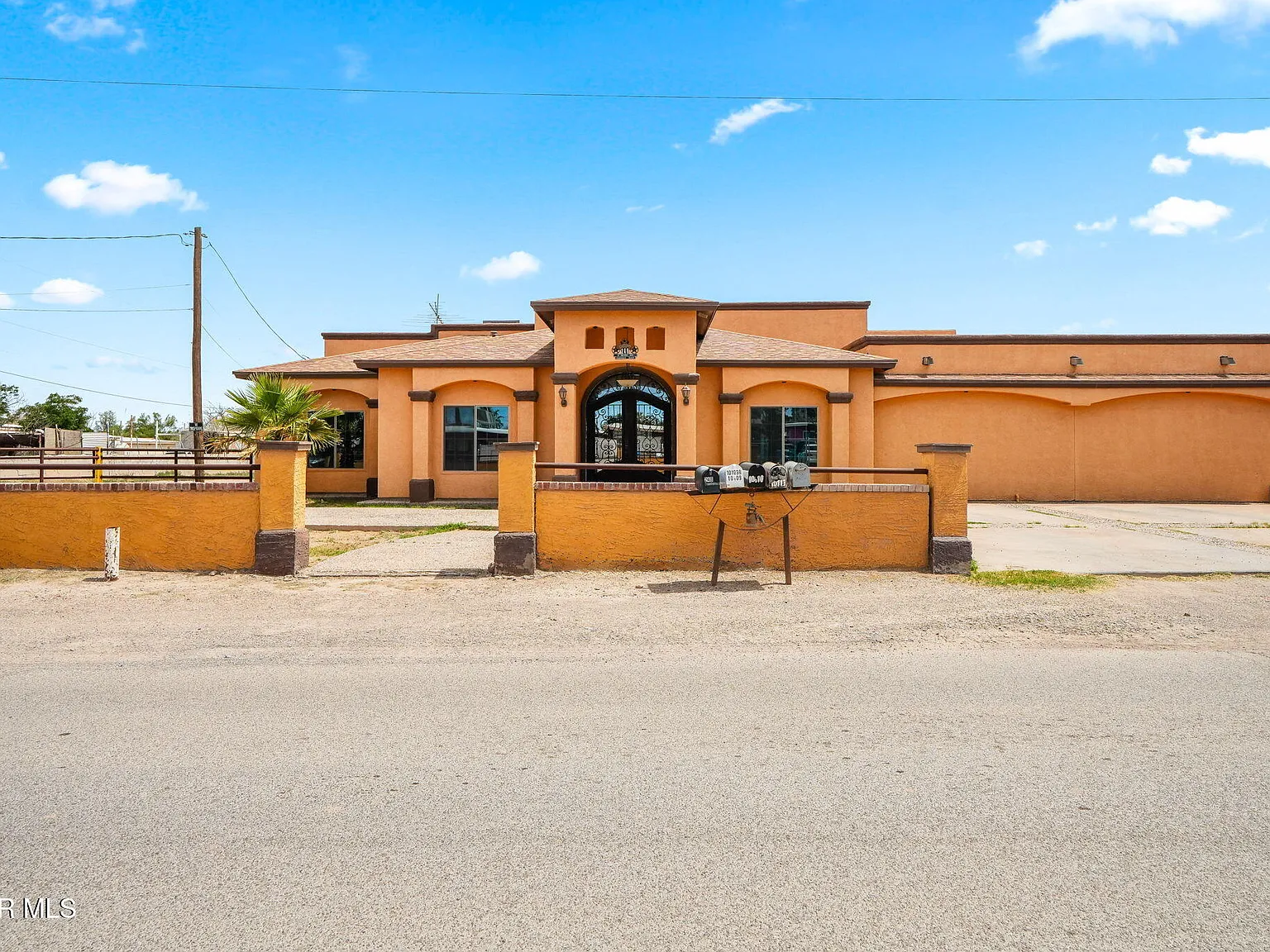 4 bed, 2.5 bath, 3117 sqft, $2,500 — Photo 1