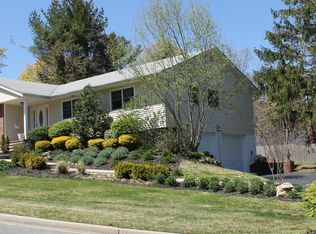 16 High Ridge Rd, Plainview, NY 11803