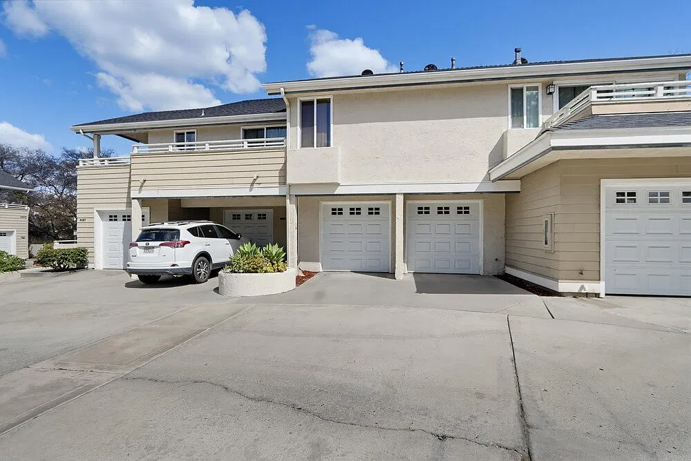 3 bed, 2.5 bath, 1573 sqft, $3,900 — Photo 4