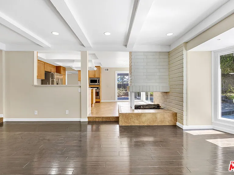 26572 Academy Dr — Photo 7