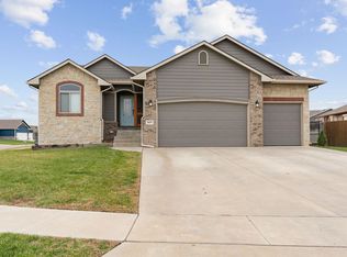 2637 E Glen Hills Dr, Derby, KS 67037