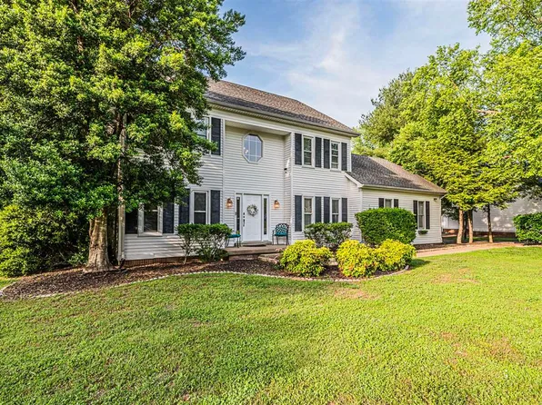 24 Stonehurst Way, Bowling Green, KY 42103