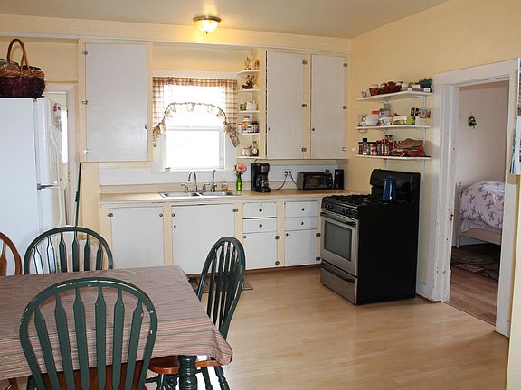 3rd image of 3516 Dakota St