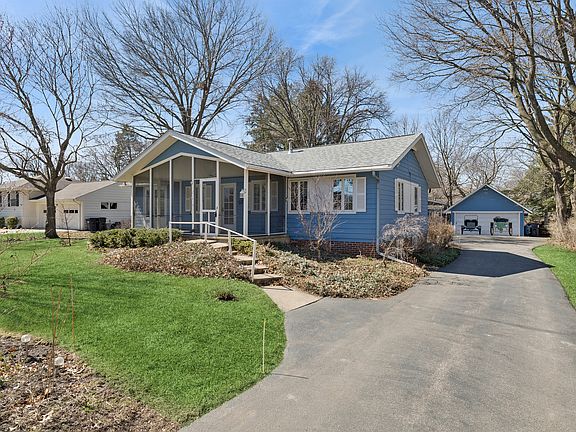 2nd image of 452 Lakeside Rd