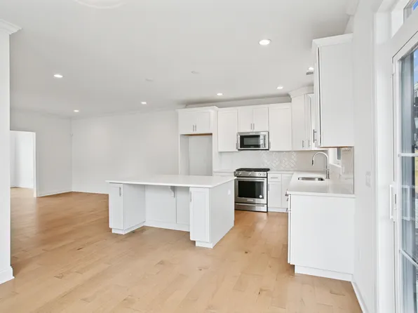 1 East Cross Trail #1, Danbury, CT 06810