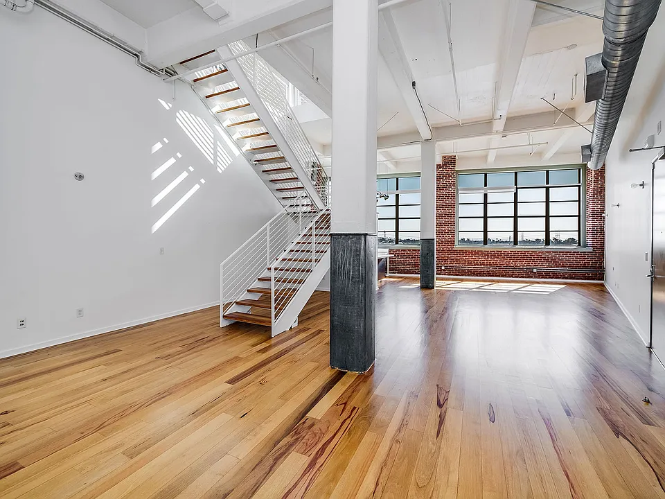 1850 Industrial St #706