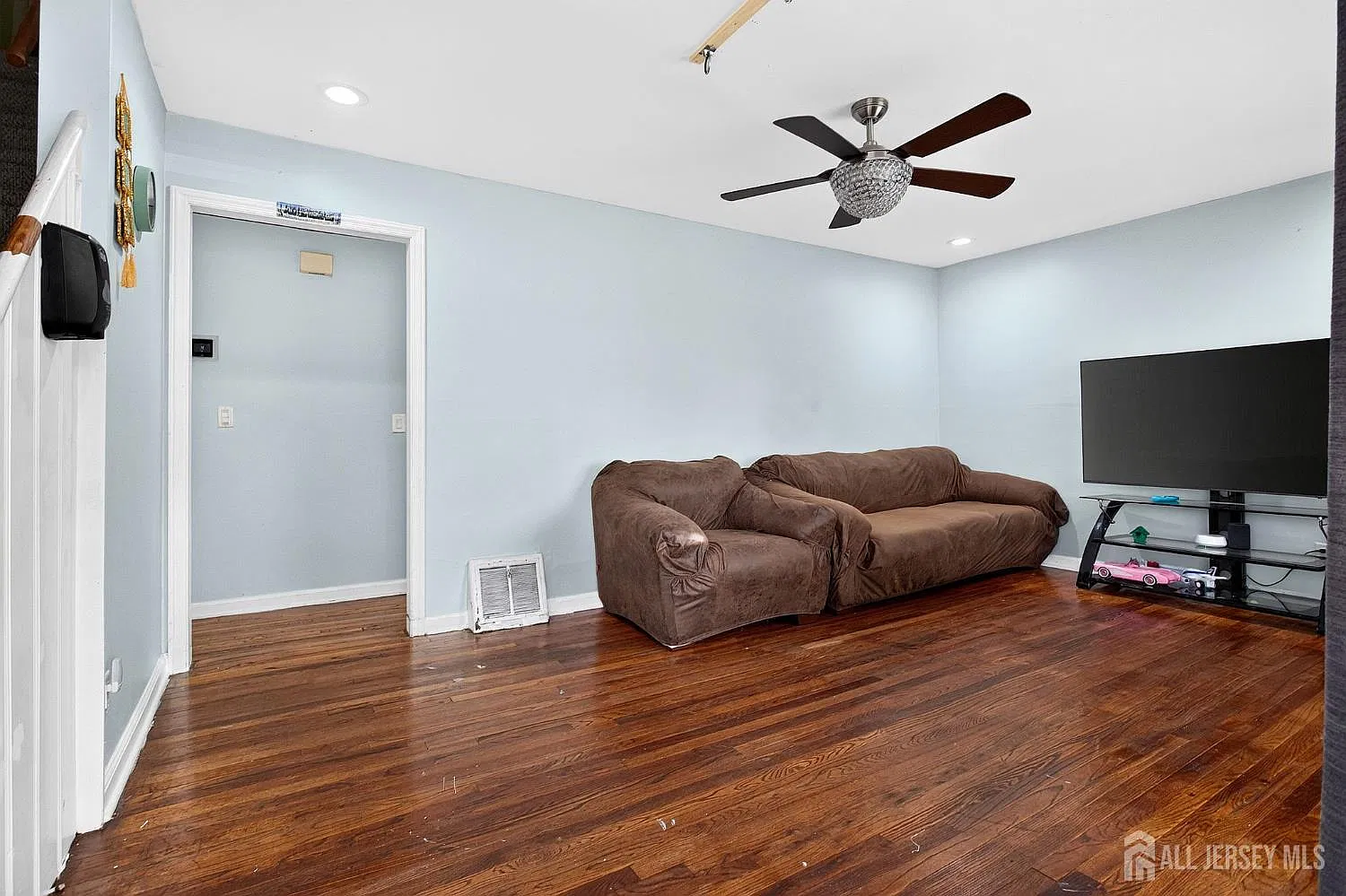 4 bed, 3.0 bath, 1548 sqft, $3,950 — Photo 3