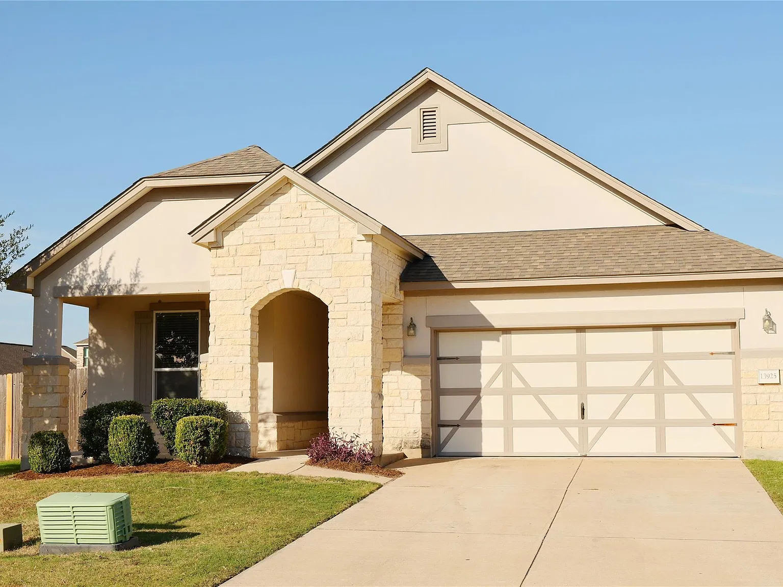 3 bed, 2.0 bath, 1753 sqft, $2,225 — Photo 1