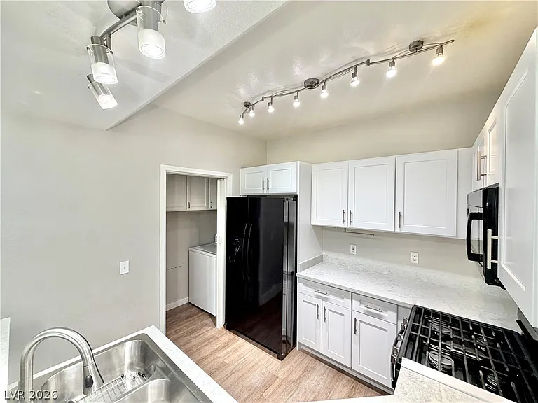 8555 W Russell Rd #2018 — Photo 3