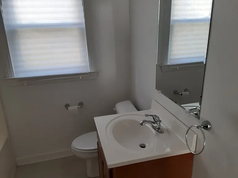 915 D St — Photo 10