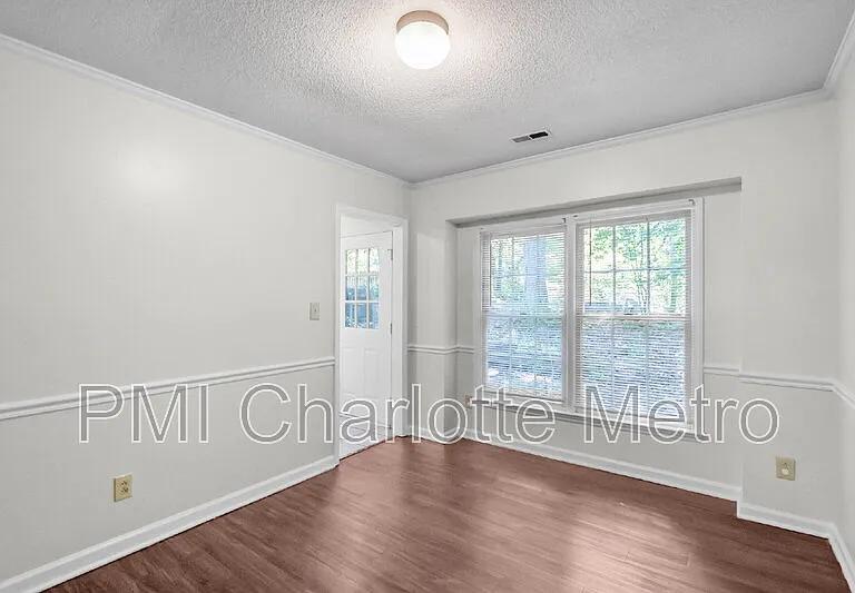10800 Whittersham Dr — Photo 7