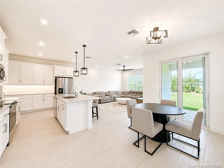 3583 NW Solange Ct — Photo 5