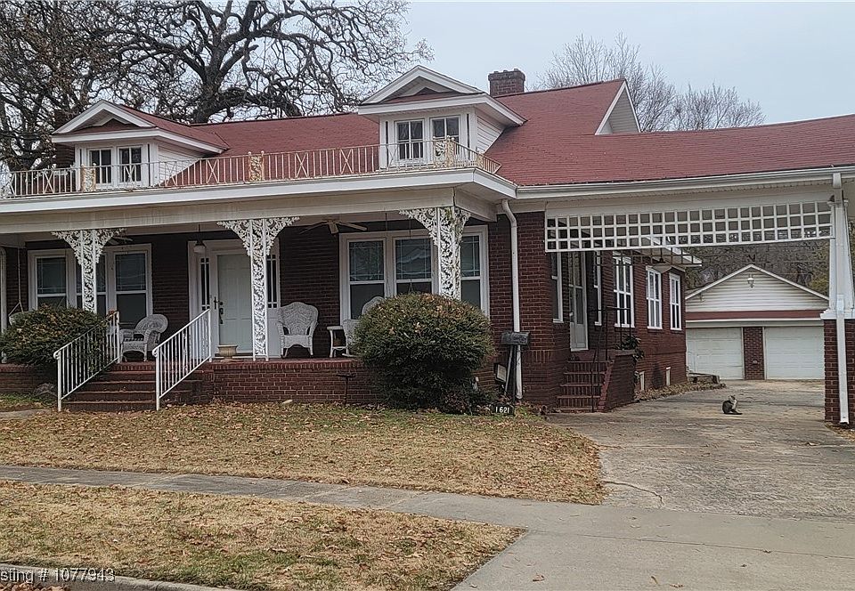 2nd image of 1621 Elm St