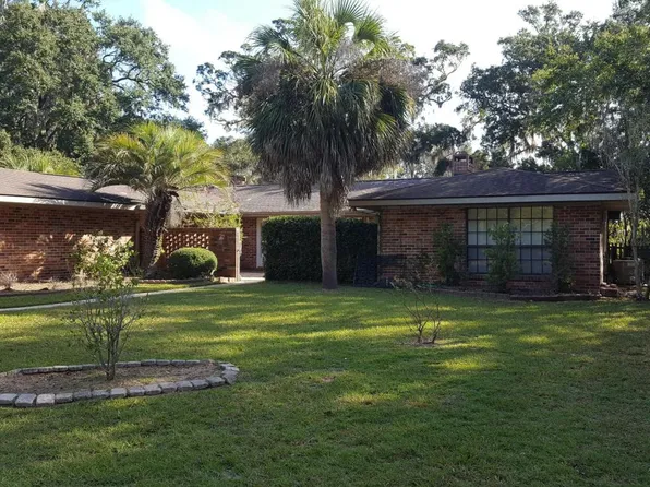 7 Sussex Ln, Hilton Head Island, SC 29926