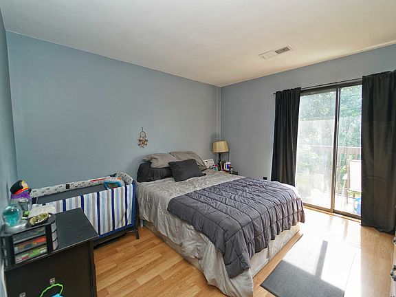 5th image of 28 Jamaica Colony APT 2