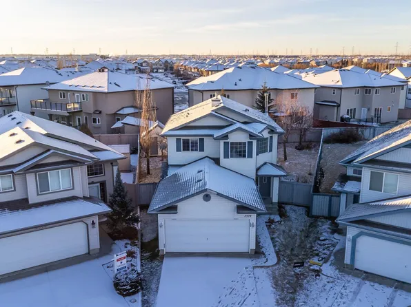 3504 20th St NW, Edmonton, AB T6T 1Y2