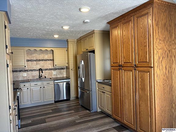 4th image of 604 Laredo Rd