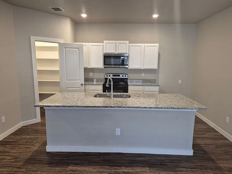 2131 Kokomo Ave — Photo 4