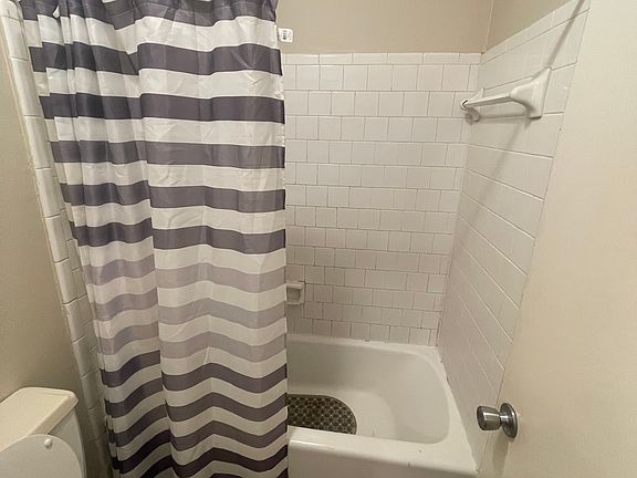 2nd image of 1810 Langley Ave APT C