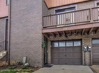 210 Wedgewood Dr, Pittsburgh, PA 15227