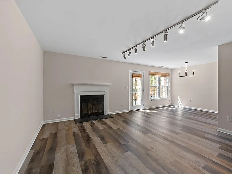 102 Shady Spring Pl — Photo 9