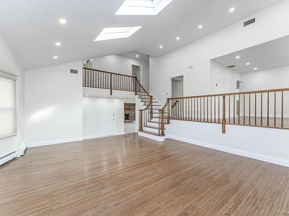 3rd image of 1066 Cedarhurst Street
