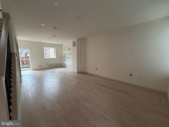 5th image of 3323 Sherman Ave NW