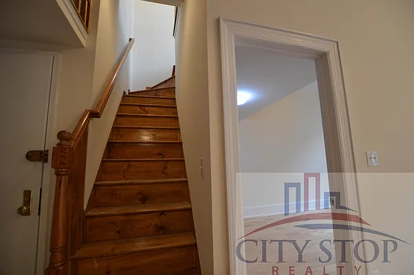 Rented by City Stop Realty | media 4