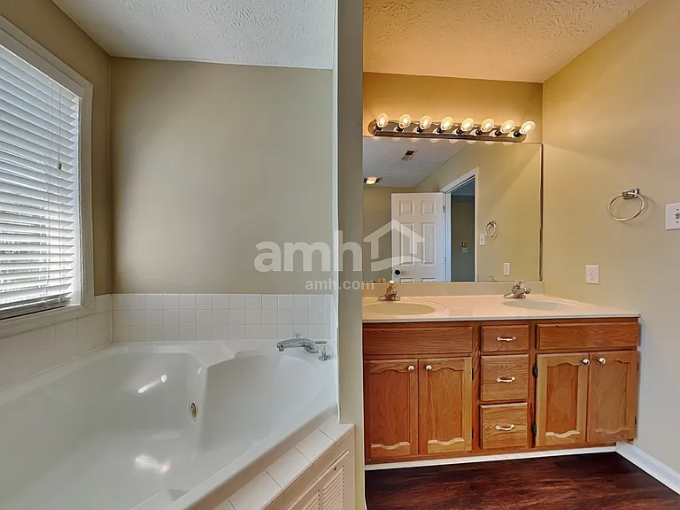7633 Callow Cove Ln — Photo 16
