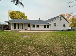 102 4th St SW, Roseau, MN 56751