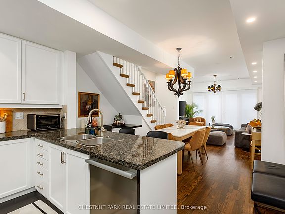 5th image of 1 Baxter St #Townhouse 17