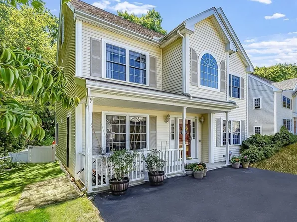 41 Orchard St, Tewksbury, MA 01876