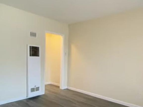 2nd image of 309 N Mariposa Ave #9