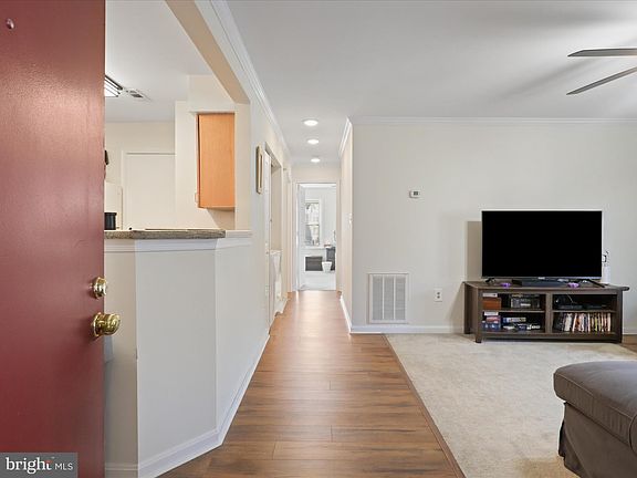 5th image of 6901 Victoria Dr