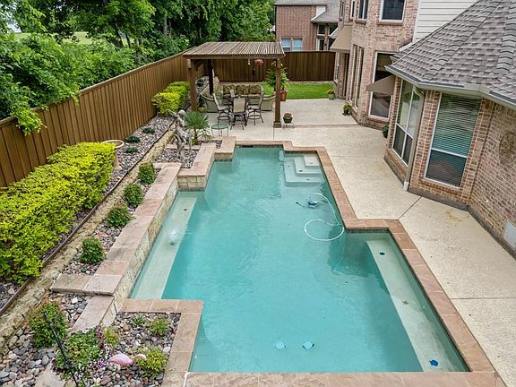 4th image of 2648 Creekway Dr