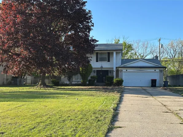 18444 Addison Dr, Southfield, MI 48075