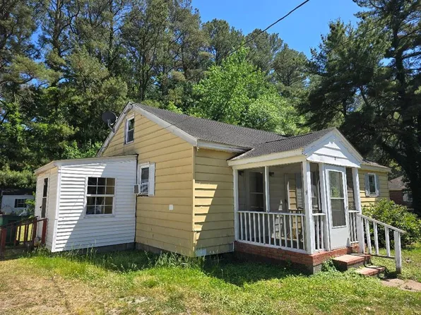 11 Hall St, Onancock, VA 23417