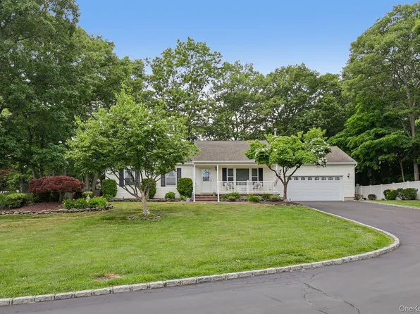 42 Apex Drive, Coram, NY 11727