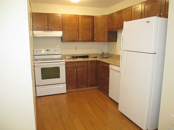3rd image of 15 Knolls Dr