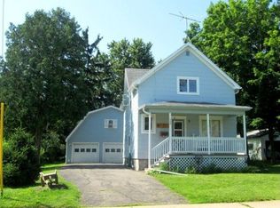 522 E Pine St, New London, WI 54961
