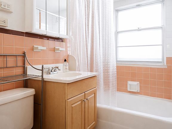 3rd image of 318 8th Ave SE #4