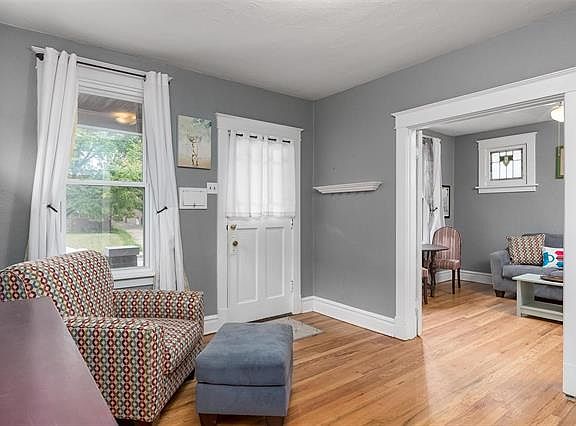 3rd image of 5712 Devonshire Ave