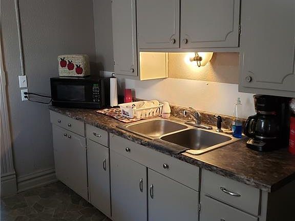4th image of 411 E North St