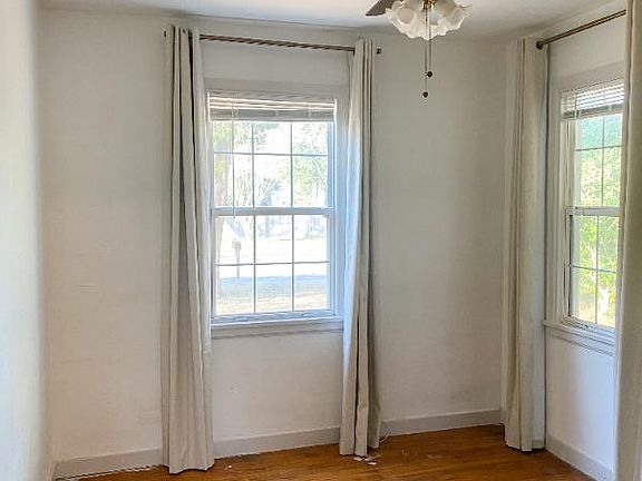2nd image of 1301 E Yonge St
