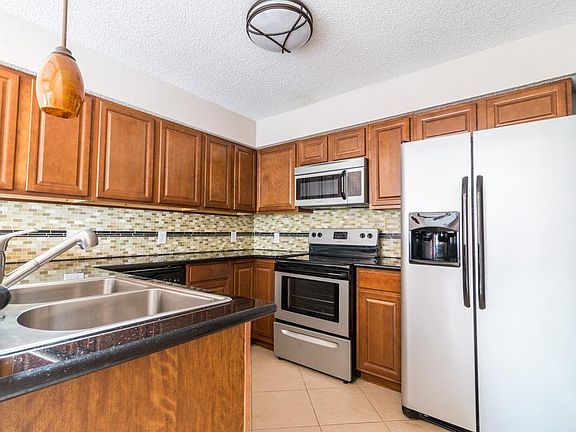 4th image of 13407 Garden Grove St #736