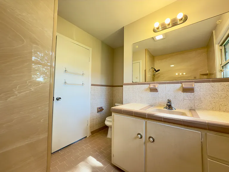 222 Yorktown Rd — Photo 30