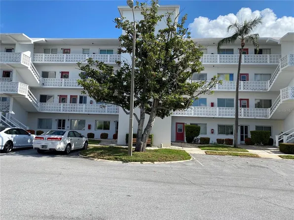 8055 112th St APT 406, Seminole, FL 33772