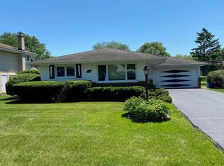 1401 E Dogwood Ln, Mount Prospect, IL