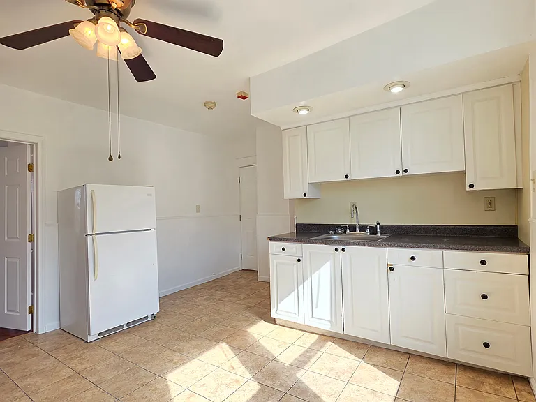 68 Park Ave 3rdFlr 2B/1B FreshPaint Hardwoods Spacious Office! PetsOK — Photo 3