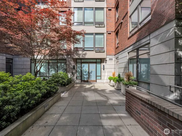 4547 8th Avenue NE #203, Seattle, WA 98105